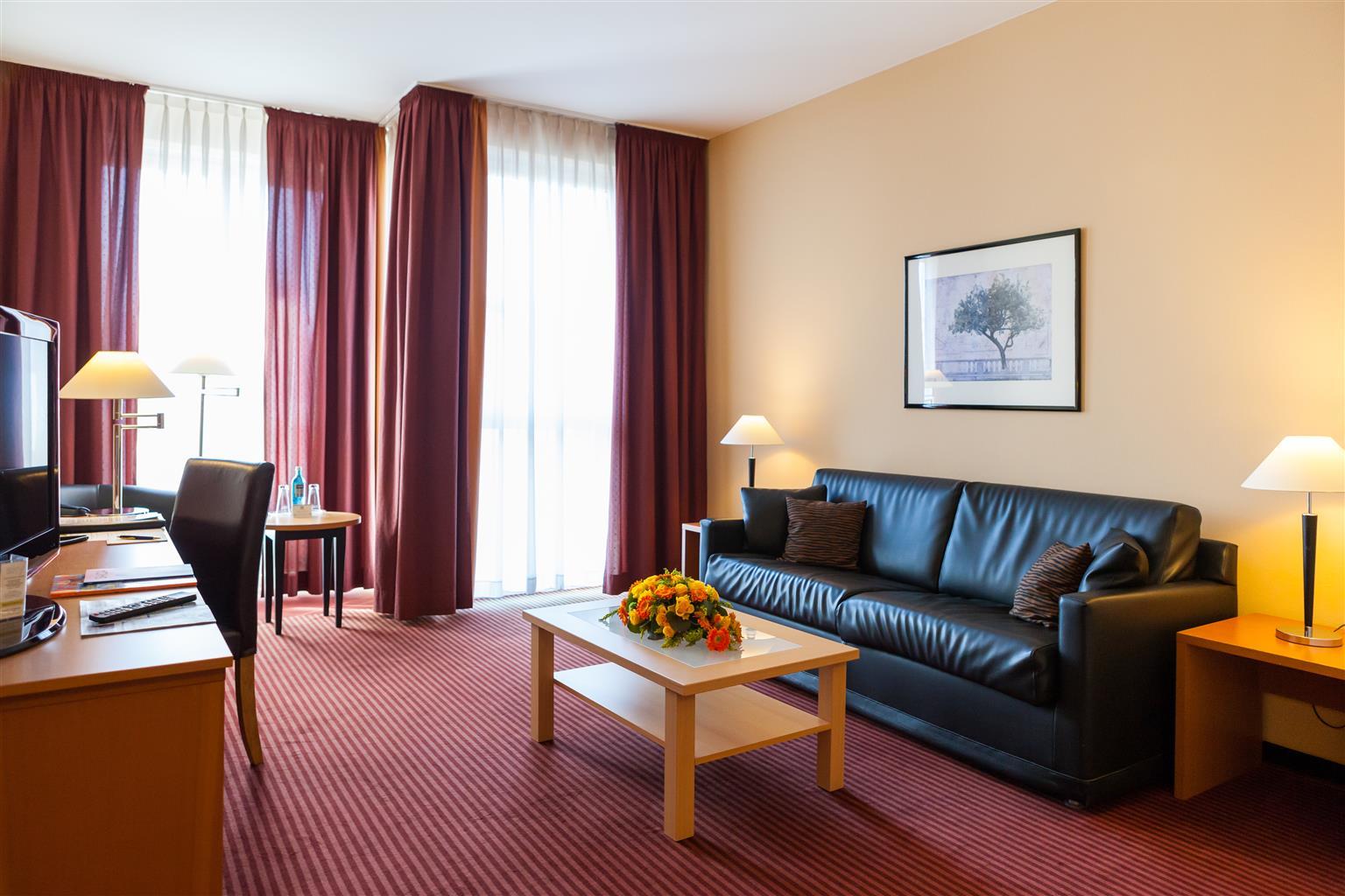 Plaza Premium 4* Köln